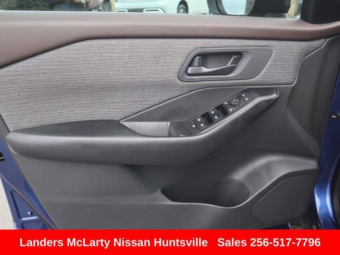 Used 2023 Nissan Rogue S image 20