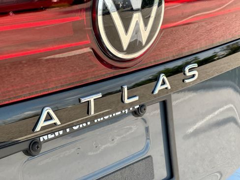 Used 2024 Volkswagen Atlas Peak Edition SEL AWD/4WD image 19