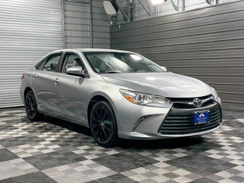 Used 2017 Toyota Camry XLE image 4
