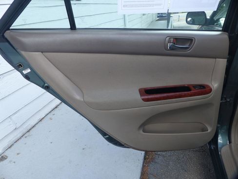 Used 2006 Toyota Camry XLE FWD image 11