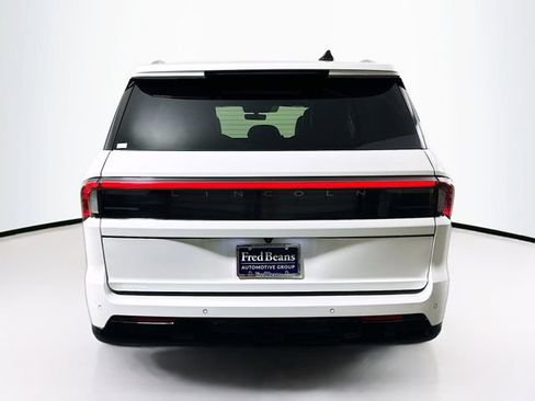 Certified 2025 Lincoln Navigator Black Label AWD/4WD image 9