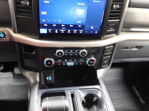 Used 2023 Ford F150 Lightning XLT image 38