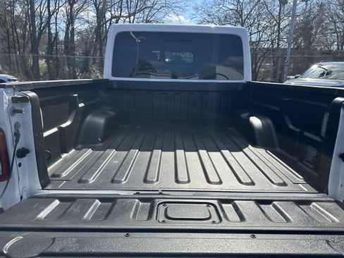 Used 2025 Jeep Gladiator Sport image 14