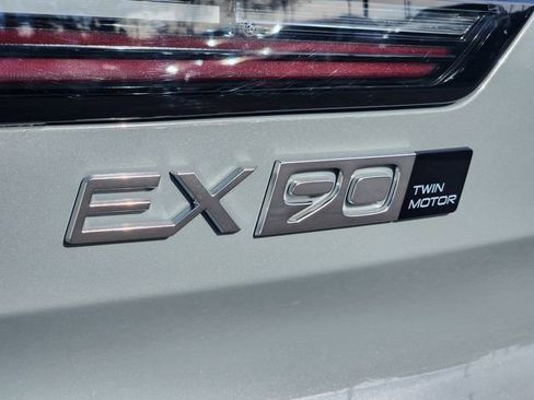 New 2025 Volvo EX90 Plus image 17