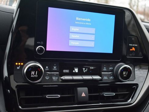 Used 2023 Toyota Highlander XLE image 16