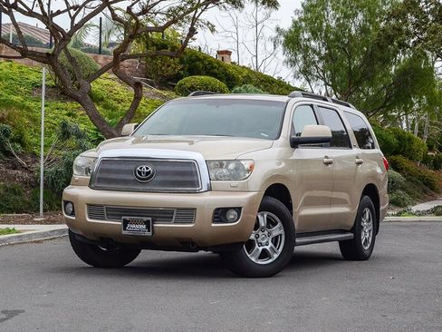 Used 2013 Toyota Sequoia SR5 image 1