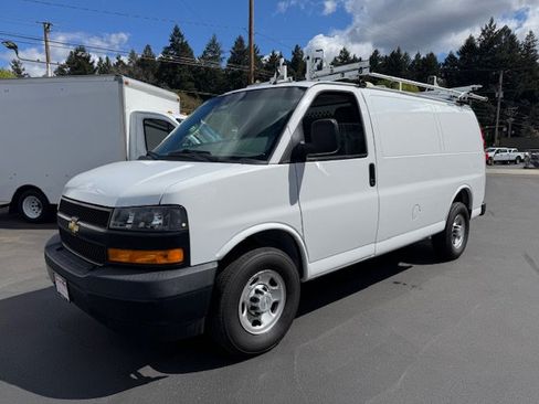 Used 2019 Chevrolet Express 3500 w/ Driver Convenience Package RWD image 7