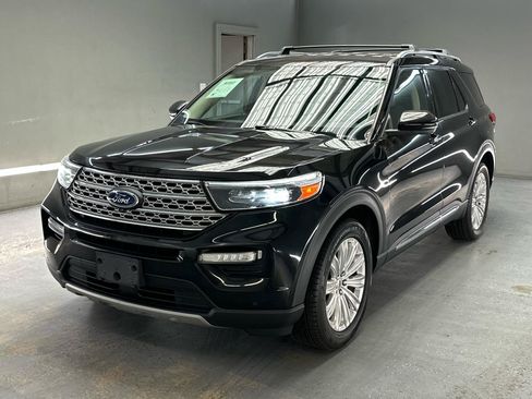 Used 2022 Ford Explorer Limited w/ Limited Technology Package RWD image 3