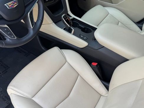Used 2018 Cadillac XT5 Premium Luxury FWD image 6