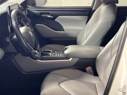 Used 2021 Toyota Highlander XLE image 13