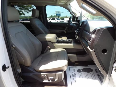 Used 2018 Ford Expedition Limited w/ Equipment Group 301A AWD/4WD image 18