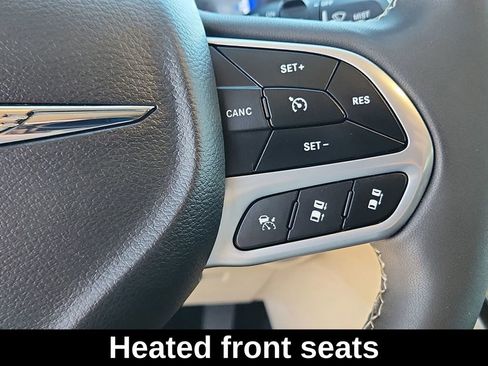 Used 2023 Chrysler Pacifica Touring-L image 23