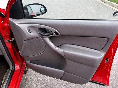 Used 2003 Ford Focus SE FWD image 15