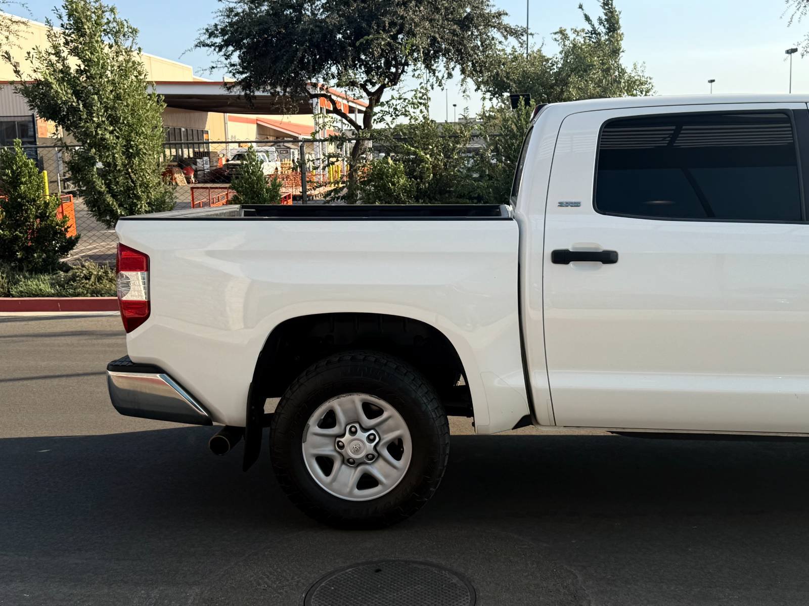 Used 2015 Toyota Tundra SR5 AWD/4WD image 5