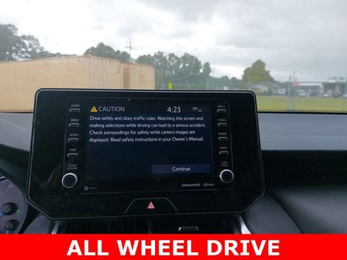 Used 2021 Toyota Venza LE image 10