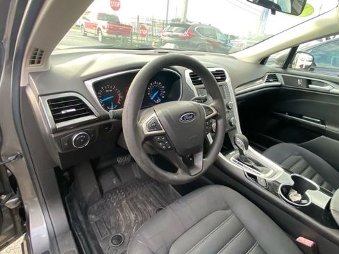 Used 2014 Ford Fusion SE FWD image 11