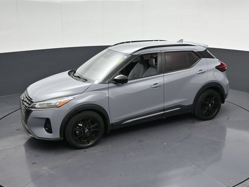 Used 2022 Nissan Kicks SR w/ Premium Package FWD image 25