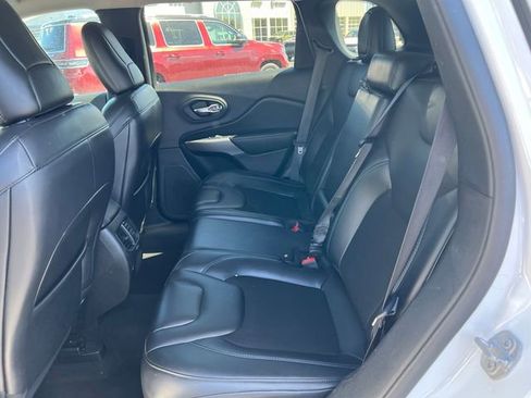 Used 2021 Jeep Cherokee Latitude Plus AWD/4WD image 5