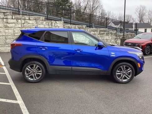 Used 2022 Kia Seltos LX image 9