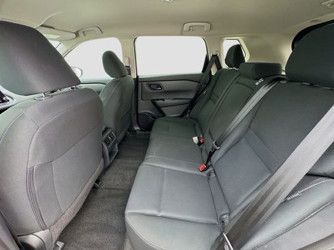 Used 2024 Nissan Rogue S image 15