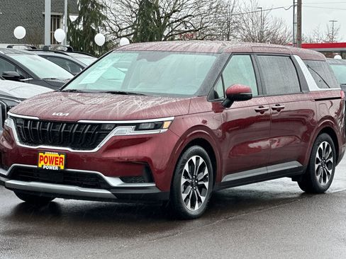 Used 2024 Kia Carnival EX image 8