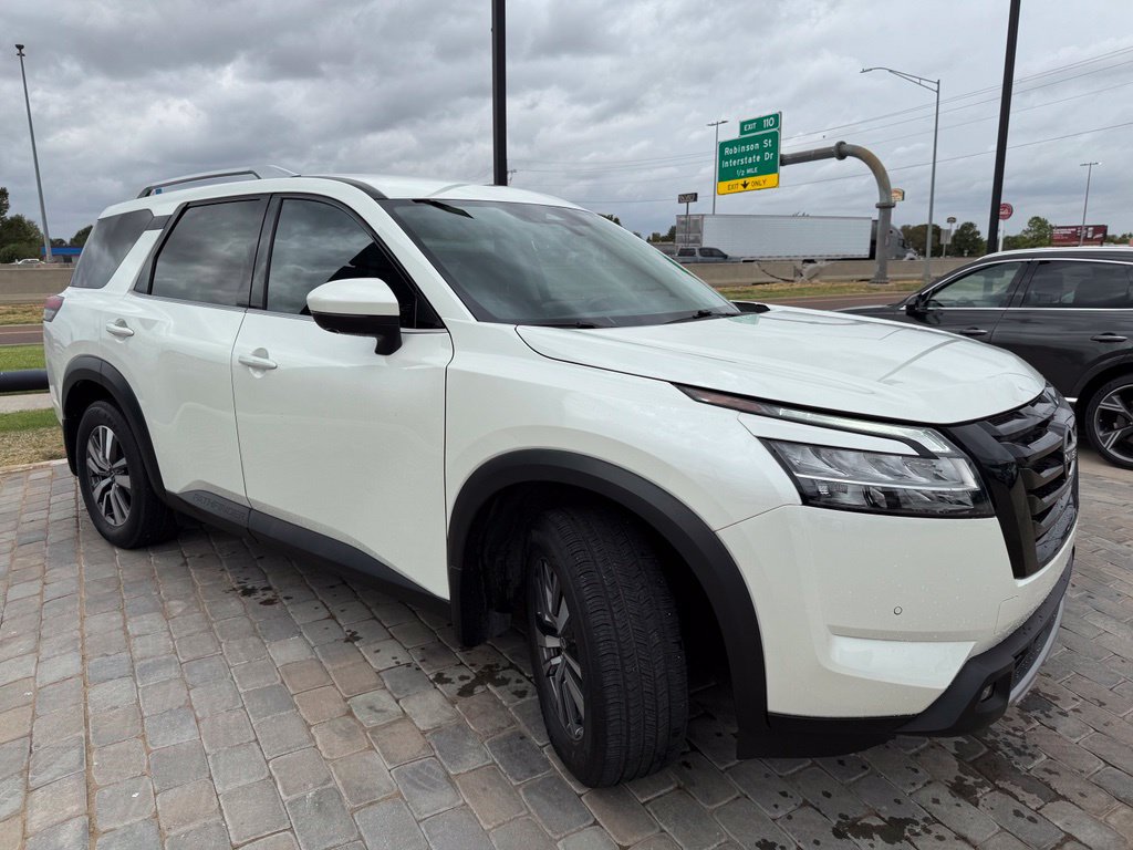 Used 2023 Nissan Pathfinder SL w/ Lighting Package (N92) FWD image 7