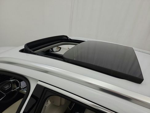 Used 2024 Audi Q8 e-tron Premium Plus AWD/4WD image 11