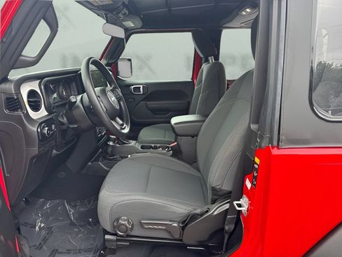 Used 2025 Jeep Wrangler Sport AWD/4WD image 5