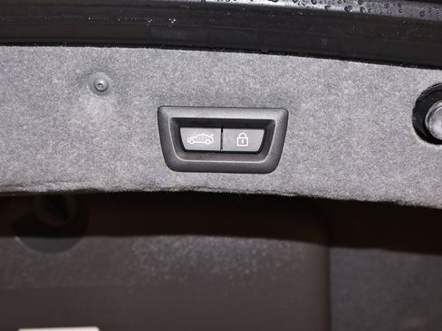 Used 2011 BMW 750Li xDrive image 37