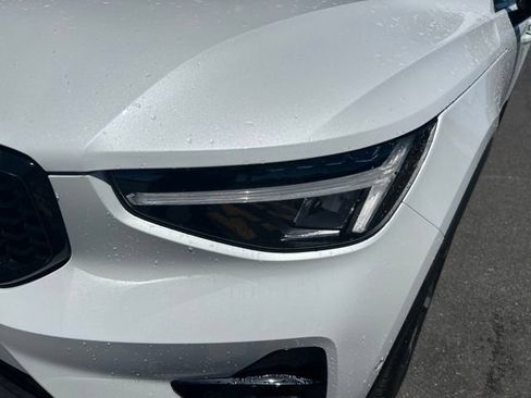 Used 2025 Volvo XC40 B5 Plus AWD/4WD image 8