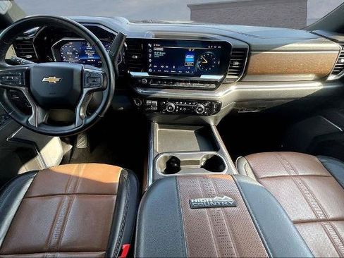 Used 2024 Chevrolet Silverado 2500 High Country w/ High Country Premium Package AWD/4WD image 8