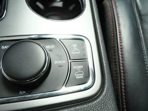 Used 2018 Jeep Grand Cherokee Trailhawk w/ Trailhawk Luxury Group AWD/4WD image 28