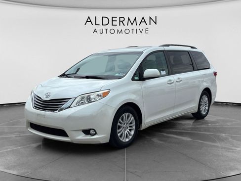 Used 2016 Toyota Sienna XLE Premium FWD image 1