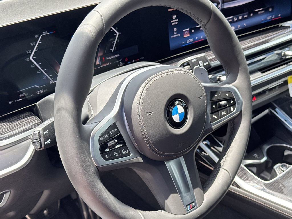 Used 2027 BMW X7 xDrive40i w/ M Sport Package AWD/4WD image 11