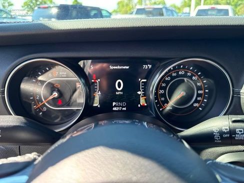 Used 2022 Jeep Wrangler Unlimited Sahara w/ LED Lighting Group AWD/4WD image 12