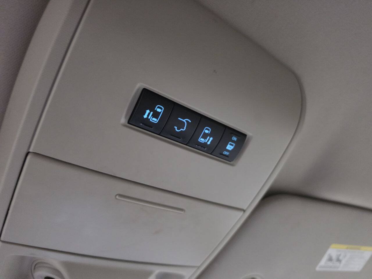 Used 2011 Chrysler Town & Country Touring FWD image 36