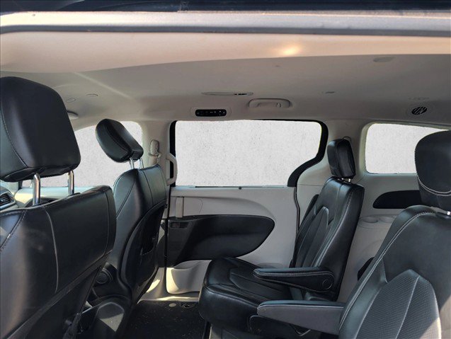 Used 2021 Chrysler Voyager Lxi FWD image 17