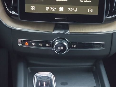 New 2026 Volvo XC60 B5 Core w/ Climate Package AWD/4WD image 18