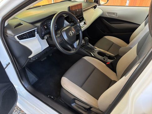 Used 2025 Toyota Corolla LE image 2