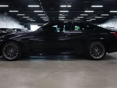 Used 2018 BMW M4 Coupe RWD image 2