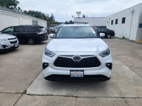 Used 2022 Toyota Highlander XLE FWD image 7