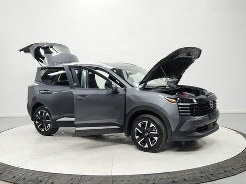 New 2025 Nissan Kicks SV w/ SV Premium Package AWD/4WD image 9