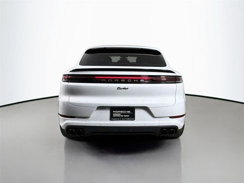 Certified 2025 Porsche Cayenne Turbo AWD/4WD image 6