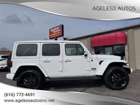 Used 2021 Jeep Wrangler Unlimited Sahara image 1