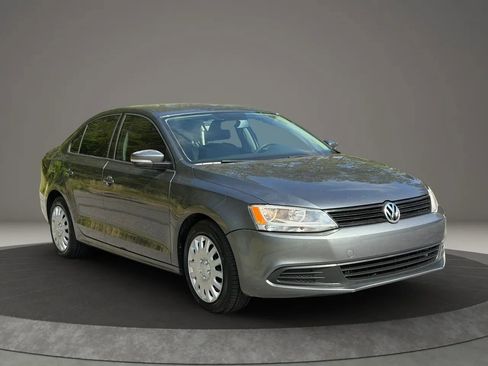 Used 2012 Volkswagen Jetta SE FWD image 3