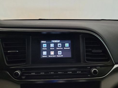 Used 2019 Hyundai Elantra SE FWD image 25