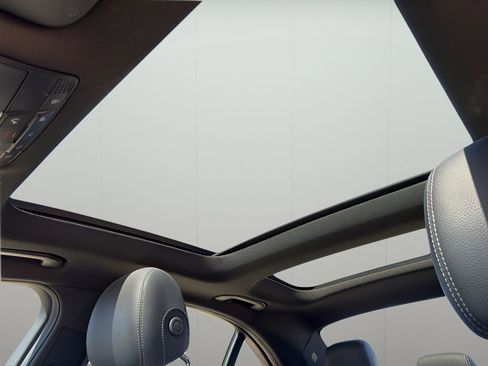 Used 2018 Mercedes-Benz C 300 4MATIC Sedan w/ Premium Package image 10