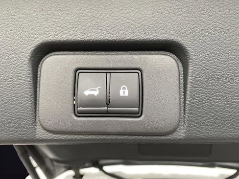 Used 2024 Nissan Rogue Platinum w/ Platinum Premium Package image 17