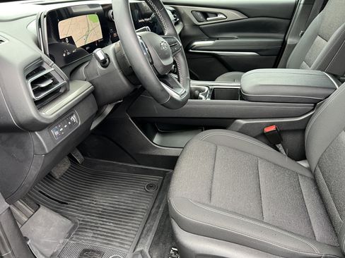 Used 2025 Chevrolet Traverse LT w/ Midnight/Sport Edition image 13