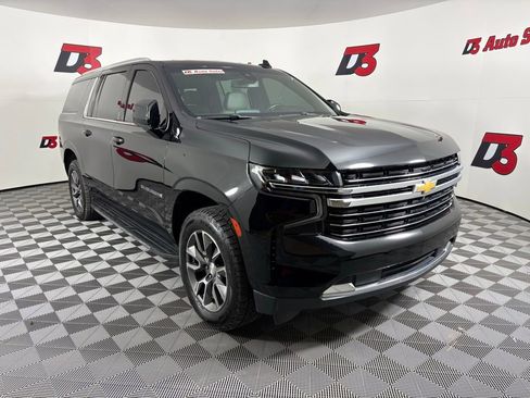 Used 2022 Chevrolet Suburban LT w/ LT Signature Package AWD/4WD image 10